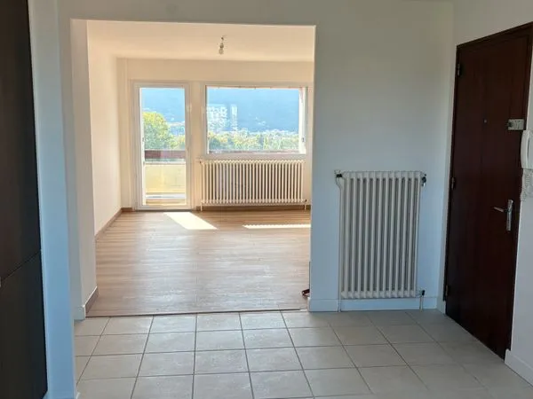 T3 meublé rénové 68 m², quartier brouaz, < 10min du tram, 8e étage, balcon vue Mont-Blanc, Annemasse
