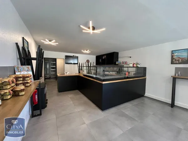Local commercial 141 m²