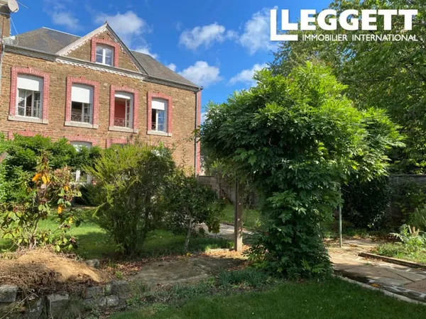 Jolie maison de maître au coeur de Saint-Hilaire-du-Harcouet