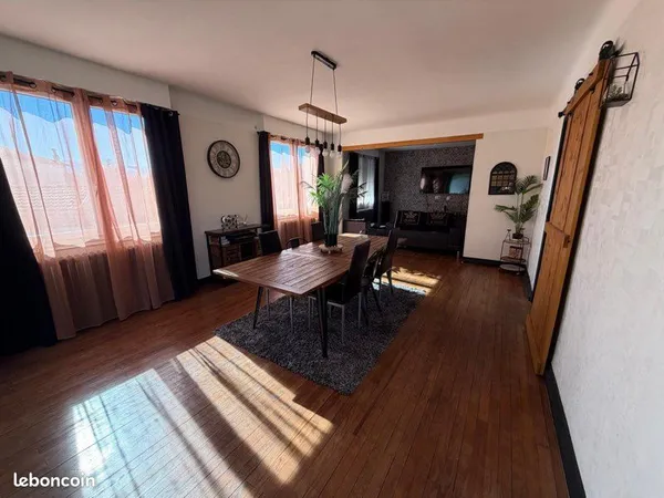 Maison avec vi sur le PIC DU MIDI