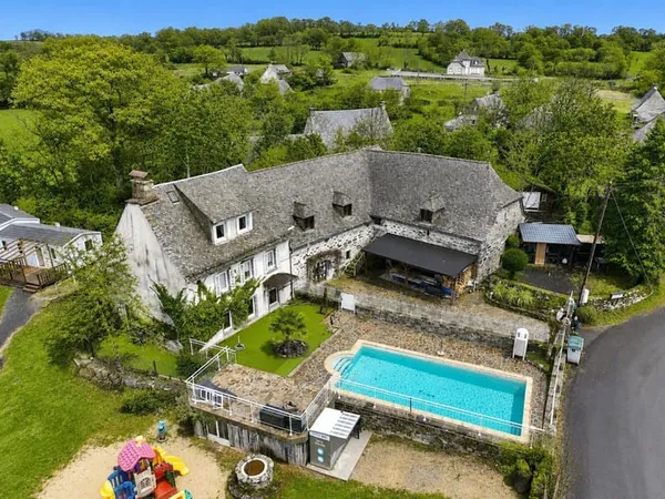 À VENDRE DOMAINE TOURISTIQUE - AUBRAC