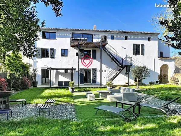 Maison 11 pièces 270 m²