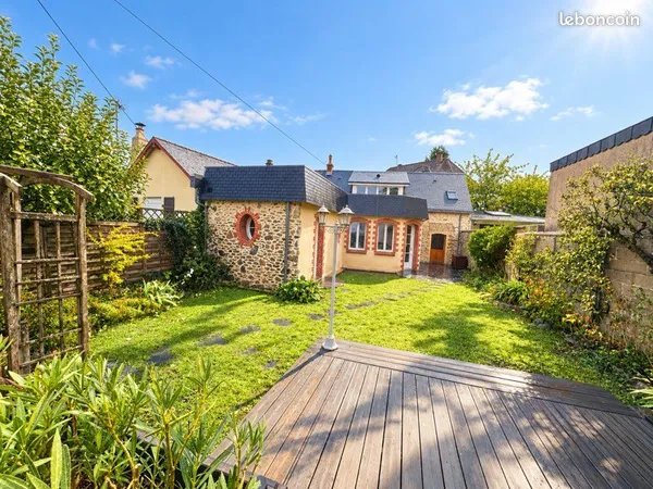 À LOUER - Magnifique maison rénovée avec jardin - Laval - 1 250 /mois