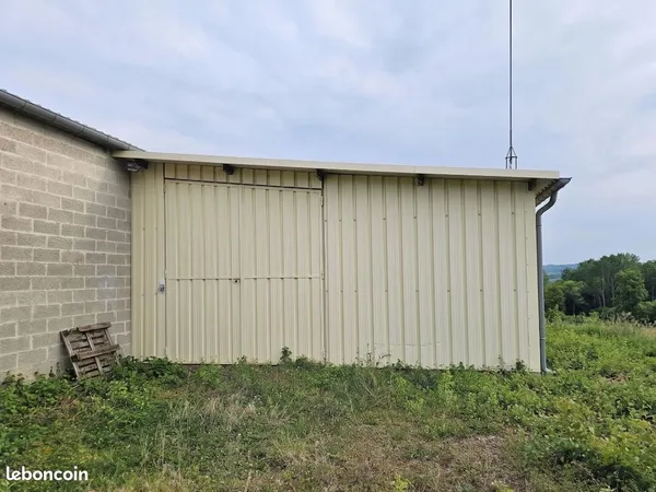 Local d'activité de 280m2 avec 1500 m2 de terrain - Location
