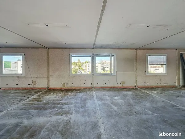 Plateau à aménager de 23 m2 - MACON CENTRE