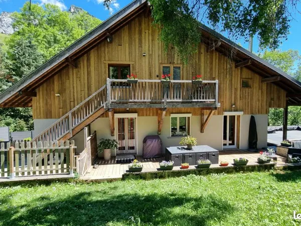 Maison 13 pièces 260 m²