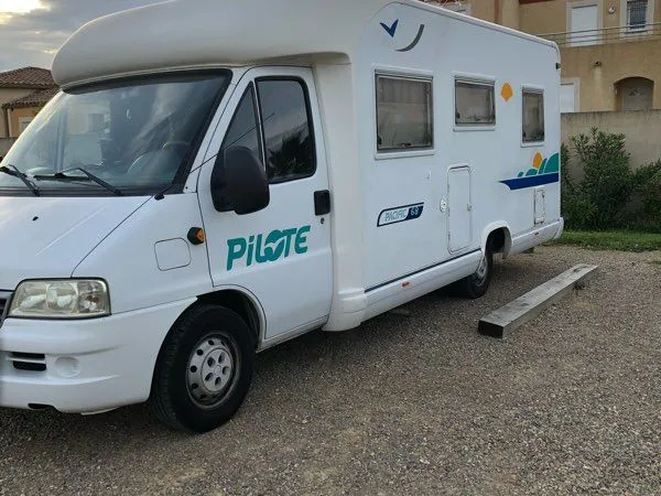 Location emplacement camping-car