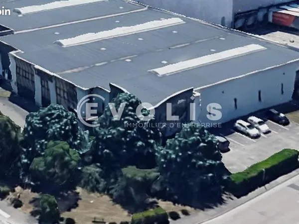 Local industriel 1 858 m²