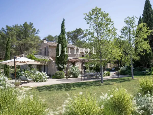 Maison 10 pièces 250 m²