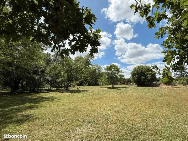 Terrain 2 520 m² Louchats