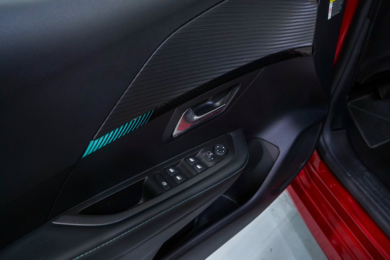 Peugeot 208 — photo 16