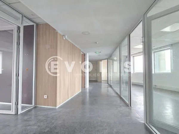 Bureaux 196 m²