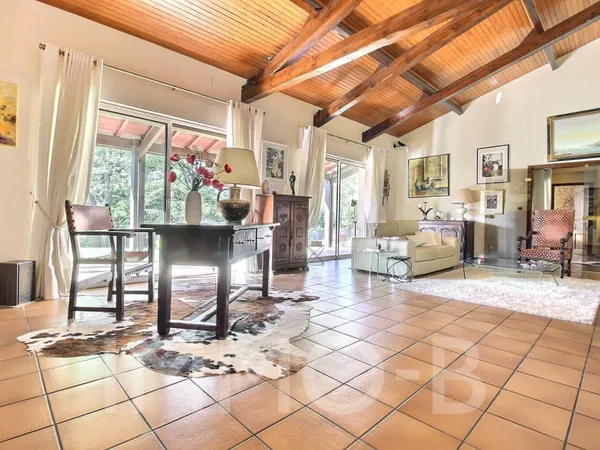 Maison 7 pièces 210 m²