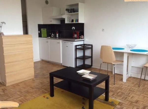 Loue studio meublé au calme Lyon 8ème - 24m²