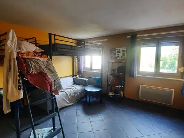 Studio meublé, cellier, parking et garage vélo