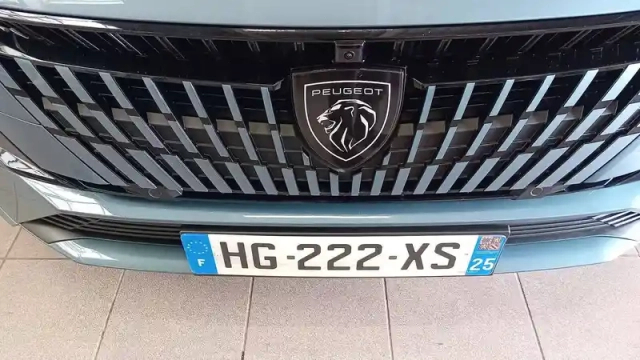 Peugeot 2008 hybrid 110 e-dcs6 — photo 4