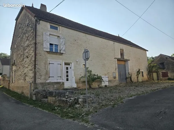 Maison avec dépendances