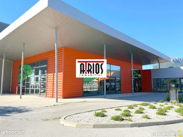Local 270 m² La Farlède