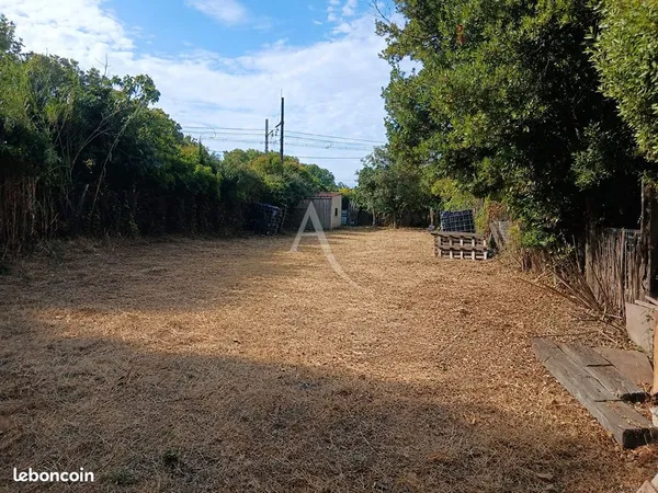 Terrain 695 m² NEVIAN