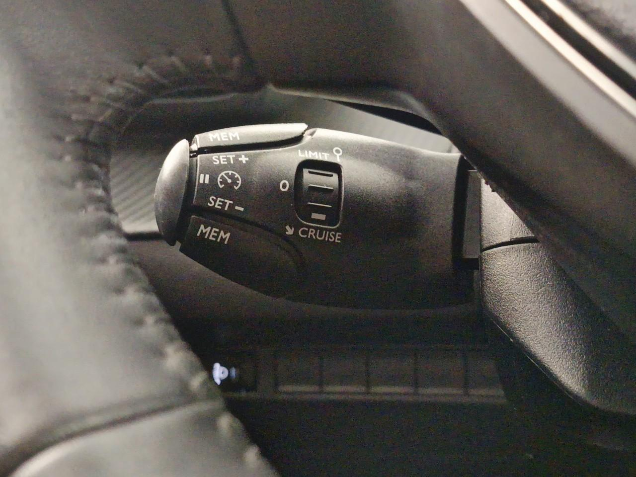Peugeot 2008 puretech 130 s&s eat8 allure — photo 26