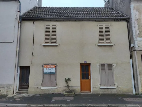 Jolie maison de village à faire revivre...
