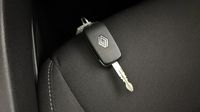 Renault Clio 1.5 dCi 100ch Evolution - 25 — photo 16