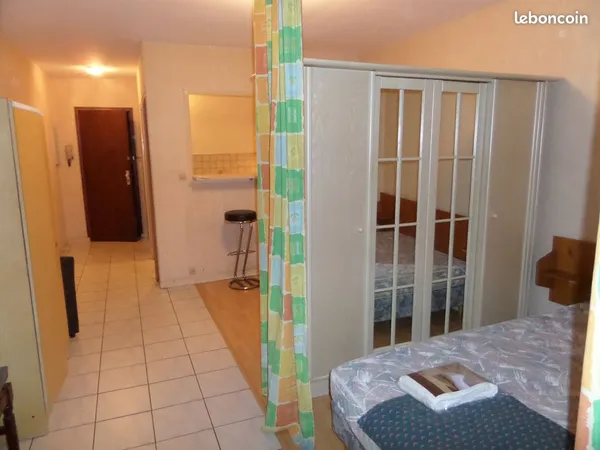 PAU Studio dans rue piétonne à 2 pas de place Clémenceau