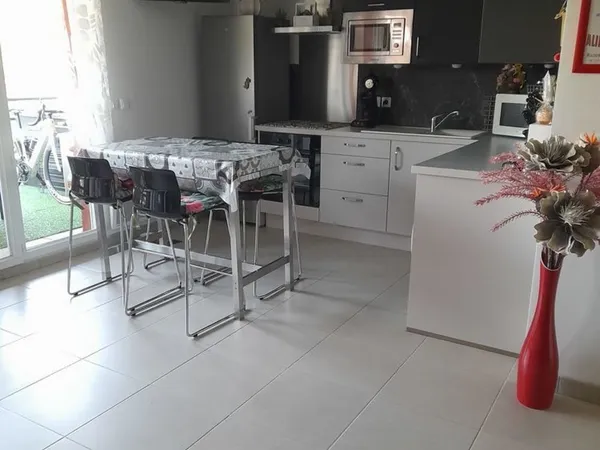 Studio récent dans résidence avec piscine