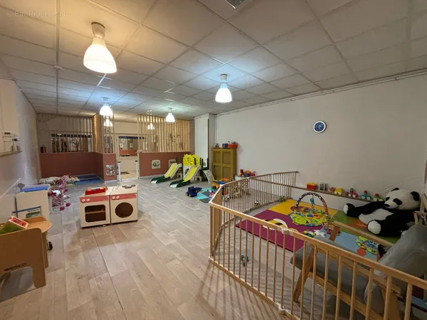 Immeuble de rapport valenciennes 59300 - cellule commercial + duplex + garage