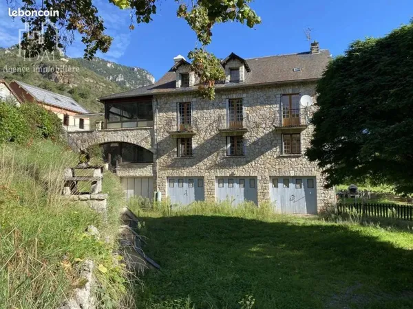 Immeuble 16 pièces 380 m²
