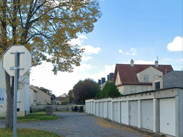 Stationnement Location Uckange 18500€