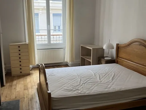 Particulier T2 meuble 52m² Saxe Gambetta