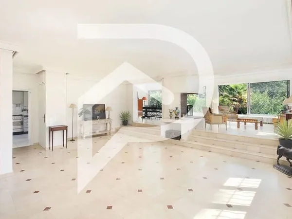 Maison 10 pièces 220 m²
