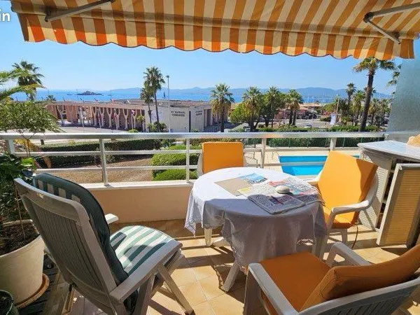 Appartement saint Raphaël LE MEXICO vue mer terrasse place de parking résidence sécurisé 31m2