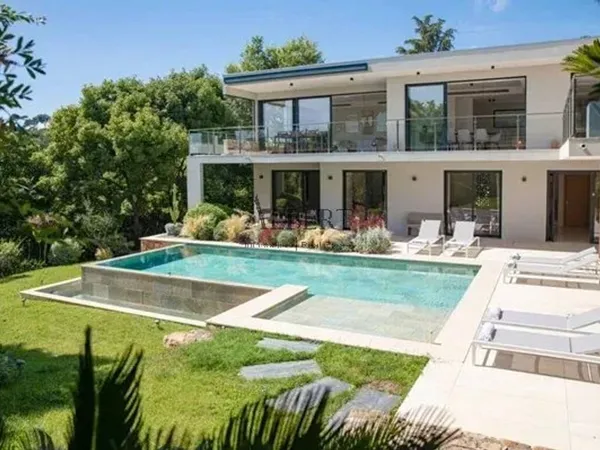 Villa 6 pièces 260 m²