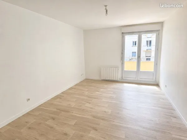 À louer - Grand T2 de 62 m² avec balcon et parking - Proche gare de Chartres