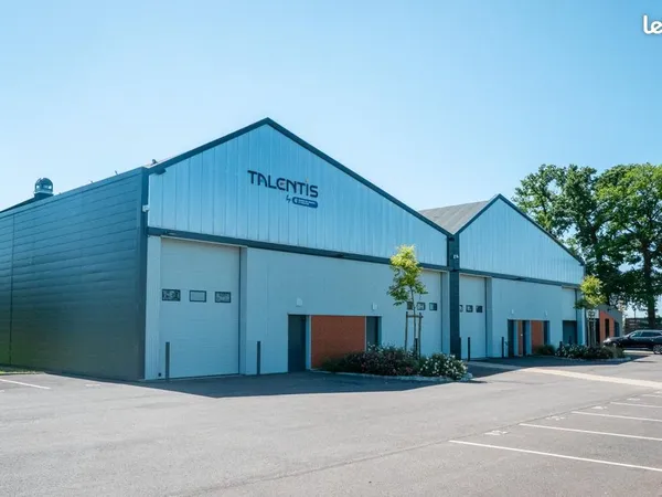 Local industriel 163 m²