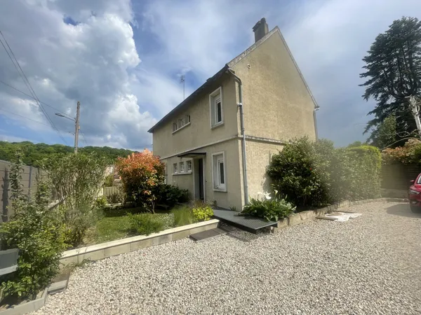 GRAND MAISON AVEC S/S TOTAL 4 CHAMBRES ET BUREAU- 3 SDE + 3