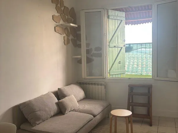 À louer Suberbe T2 Meublé Rénové - Vieux Village de Vitrolles