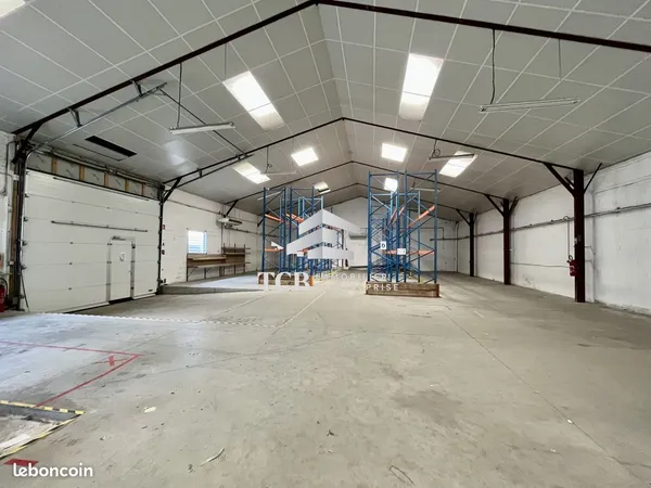Local 630 m² Saint-Herblain