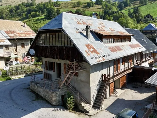À VENDRE BEVEL IMMOBILIER (73) SAINT-JEAN-D'ARVES HAMEAU DU CHAMBON DOMAINE DES SYBELLES ENSEMBLE IM