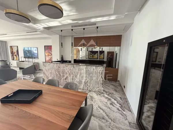Appartement 5 pièces 320 m²