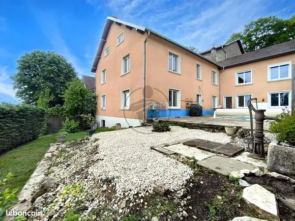 Maison 7 pièces 305 m²