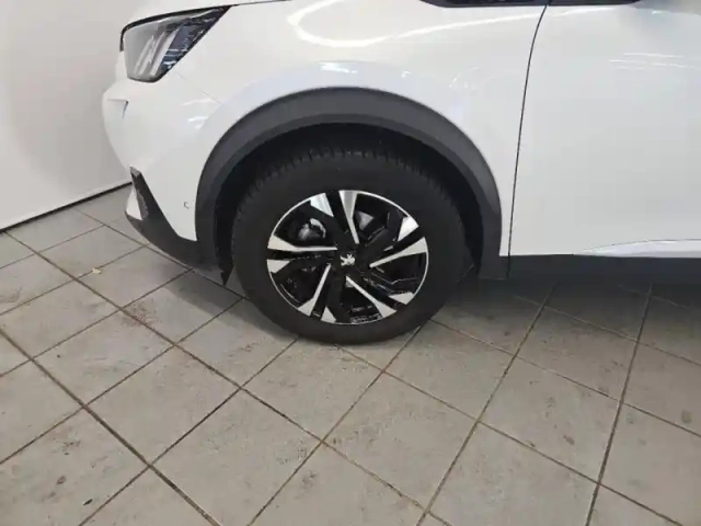 Peugeot 2008 1.2 puretech 130ch s&amp;s gt — photo 9