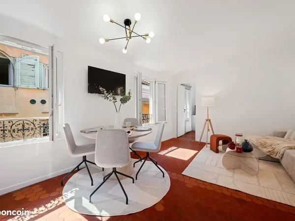 Rare - superbe 2 pièces rénové au coeur du vieux nice
