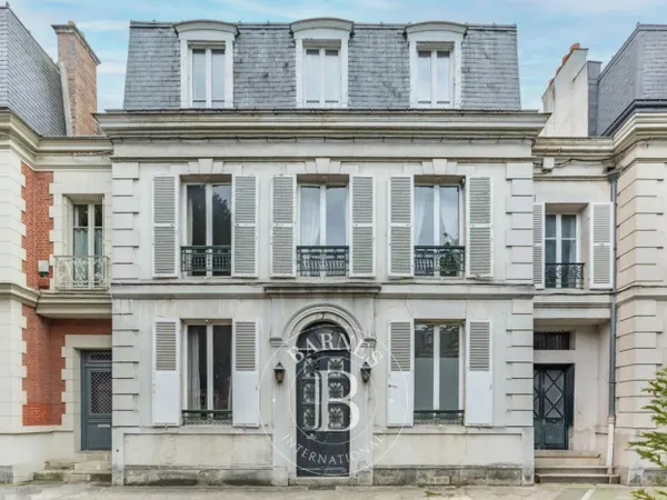 A vendre-Saint-Germain-en-laye-RER A -Maison de charme-7 chambre