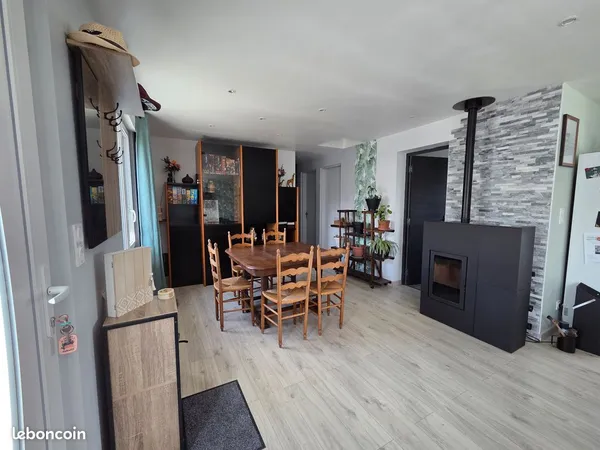 Maison meublée 70 m² - 2 chambres - Jardin - Garage - Laval, quartier des Fourches