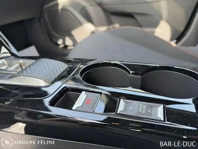 Peugeot 2008 e- 136ch style — photo 13