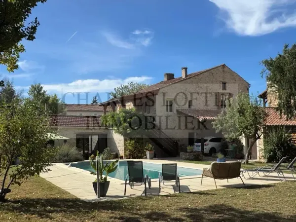 Maison 9 pièces 264 m²