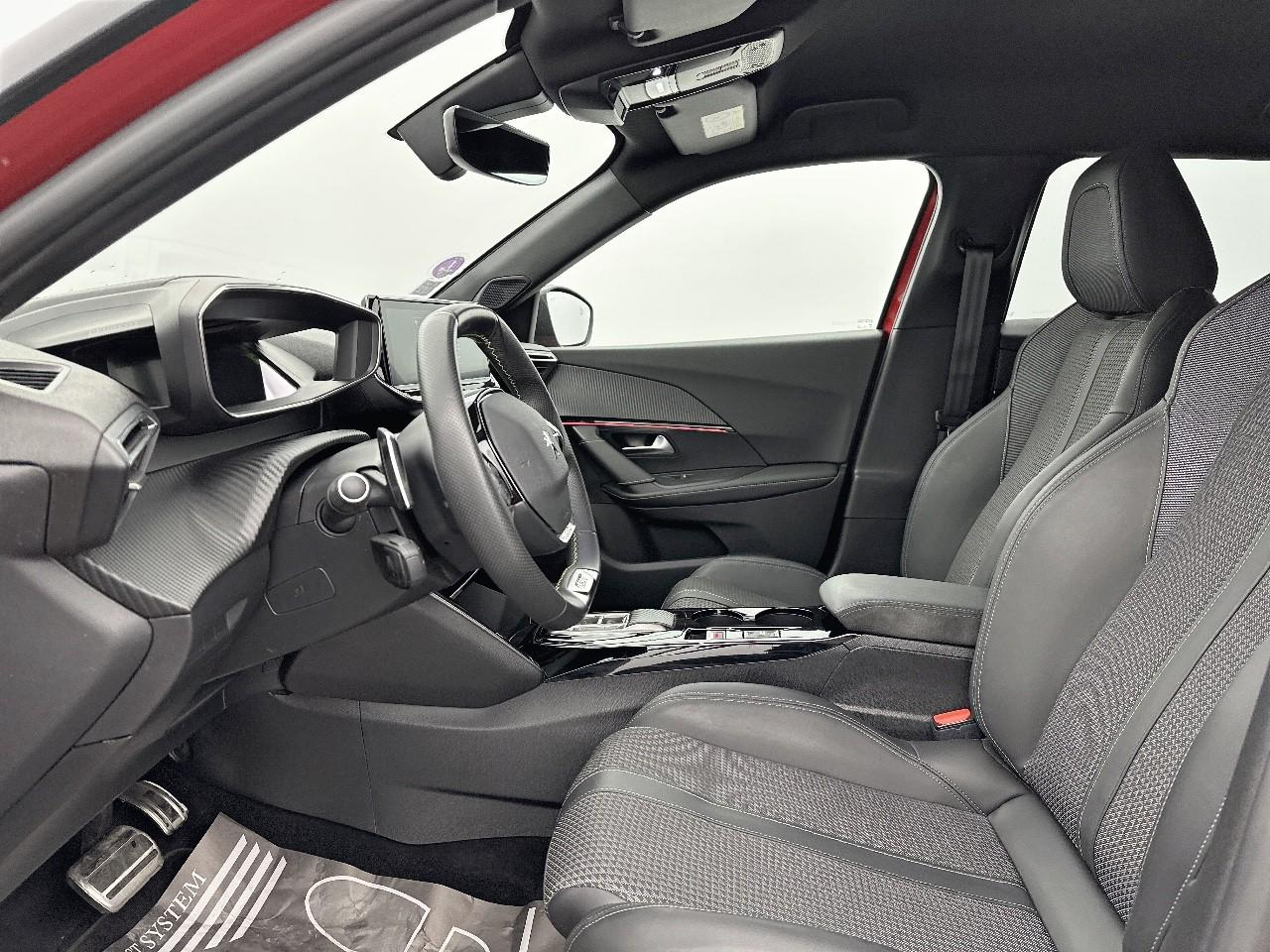 Peugeot 2008 puretech 130 s&s eat8 gt — photo 9